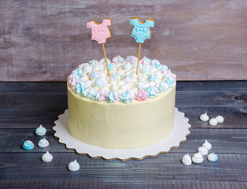 gender reveal cake with marshmallow and gingerbread