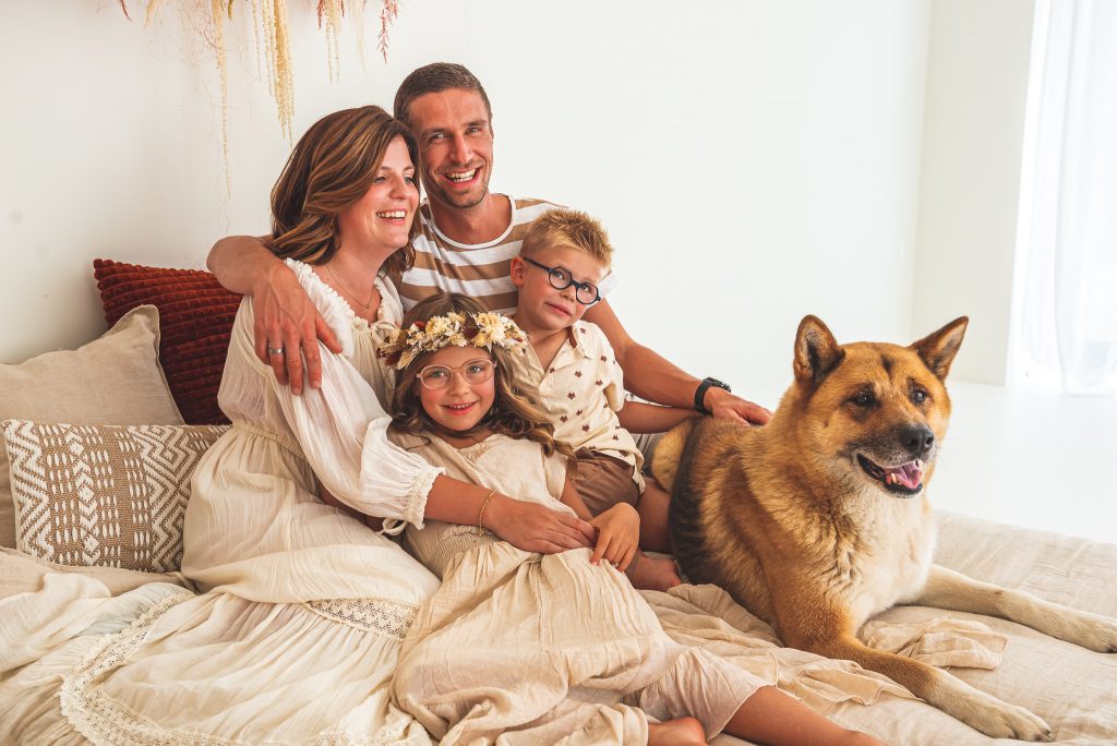 Kerstfoto gezin met hond 